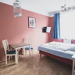 Cybulskiego Guest 게스트하우스 4*