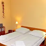 게스트하우스 Cybulskiego Guest 4*