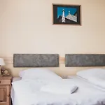 Konukevi Cybulskiego Guest 4*