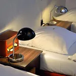 Cybulskiego Guest Konukevi 4*